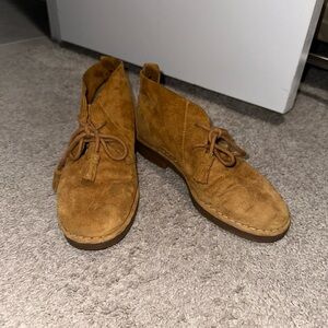 Hush Puppies boot size 7